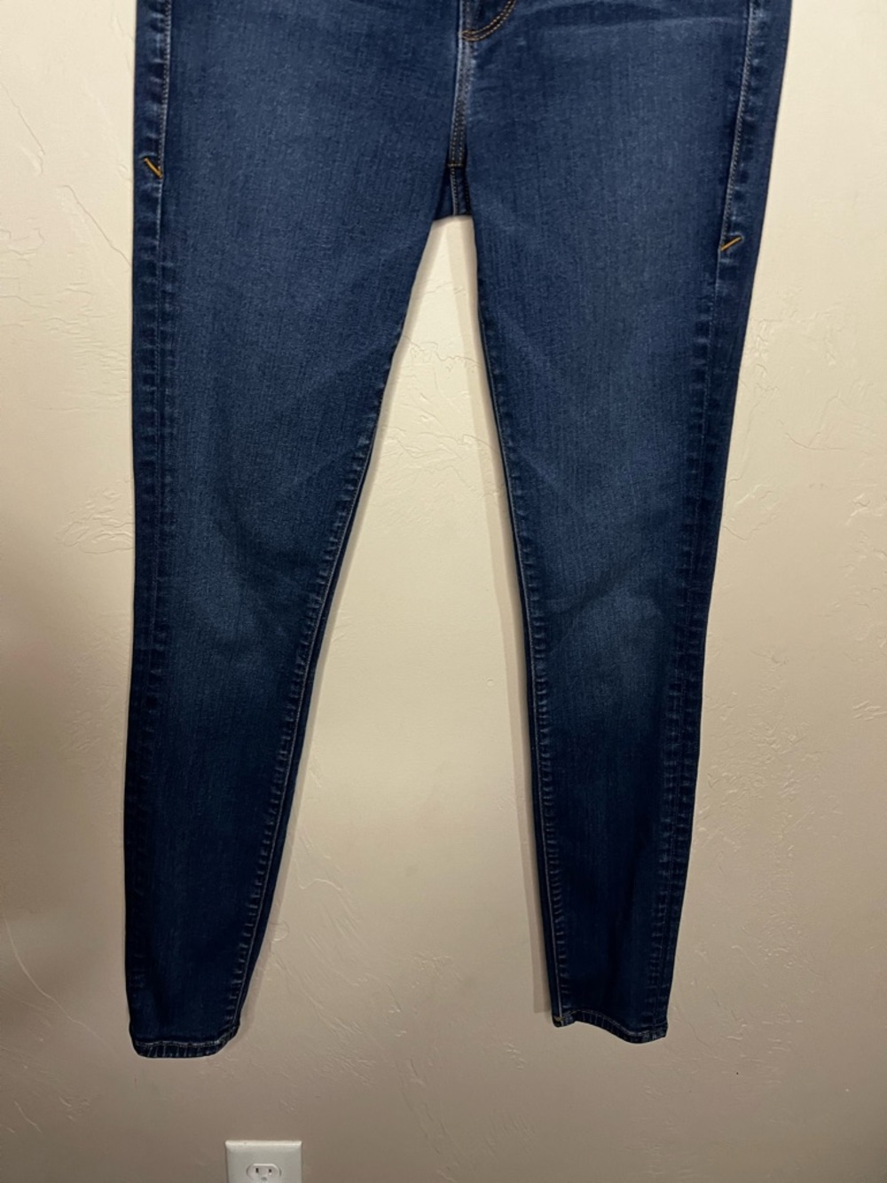 Good American Good Waist Skinny Denim Jeans - Picture 4 of 10